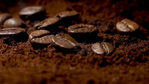 Roasted coffee beans with smoke on the ground grains. Vídeos de archivo 131464526
