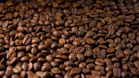 Roasted coffee beans. Smooth motion of arabica coffee seeds. Stock-Footage 154206530