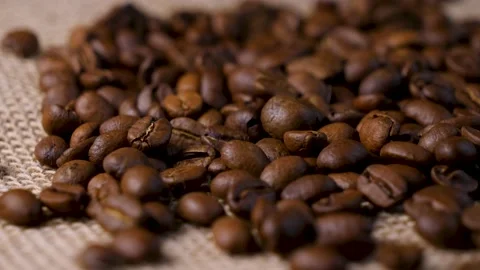 Roasted coffee beans. Smooth motion of arabica coffee seeds. Stock-Footage 154206592