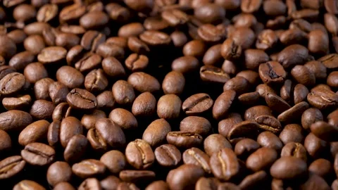 Roasted coffee beans. Smooth motion of arabica coffee seeds. Stock-Footage 154207330