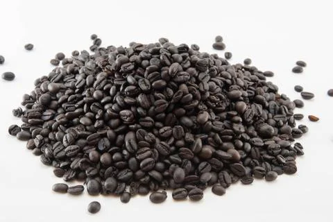 Roasted coffee beans, white background isolated Stock-Fotos