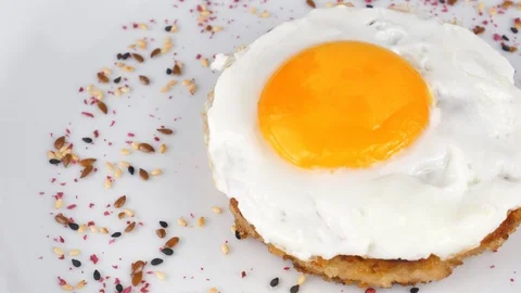 Roasted Egg yolk on meat Cutlet, close-up view, served in Restaurant 動画素材 95154064