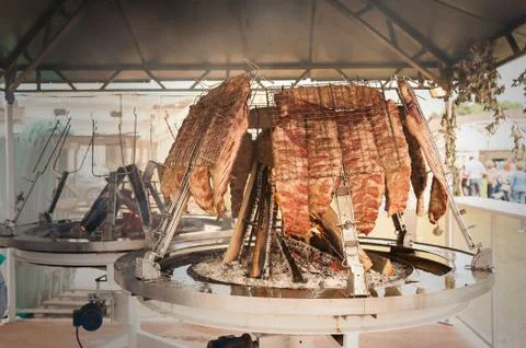 Roasted meat of beef cooked on a vertical grills. Foto stock
