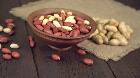 Roasted peanuts in bowl plate Video stock 63173789