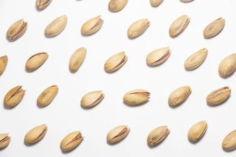 Roasted pistachio nuts pattern on white. Whole fried and dried pistachio nut Foto stock