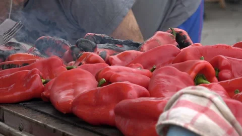 Roasted red peppers aligned on the grill. Video stock 141032929