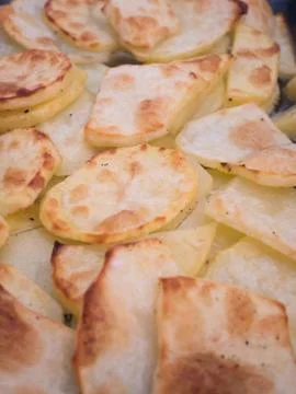 Roasted sliced potatoes 库存照片