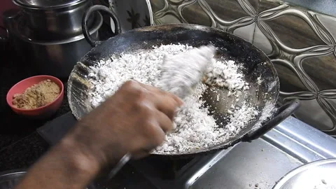 Roasting coconut flakes 動画素材 194477734