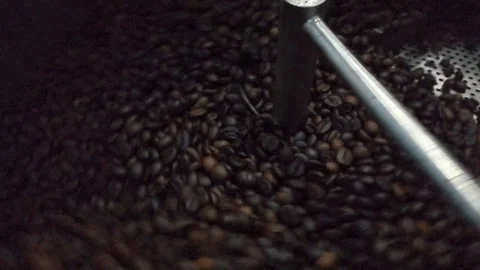 Roasting the coffee beans 動画素材 106165877