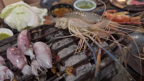 Roasting fresh seafood. 動画素材 257474671