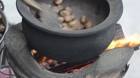 Roasting local chestnut Thai snack on street food. 스톡 동영상 81688175