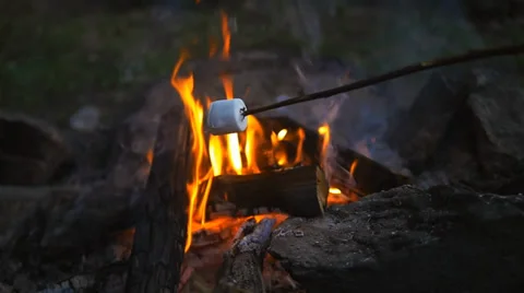 Roasting marshmallow slowmotion 库存影片 38844361