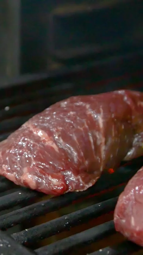 Roasting steak in a restaurant. Vertical video. 스톡 동영상 290217124