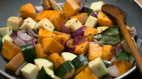 Roasting veggies. Video stock 98208864