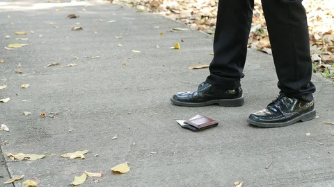 Robber steal falling wallet from walking man Video stock 101001663