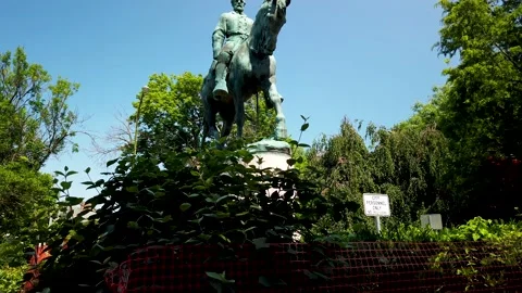 Robert E Lee Statue in Market Square Park in Charlottesville, Virginia Stock Footage 134432364