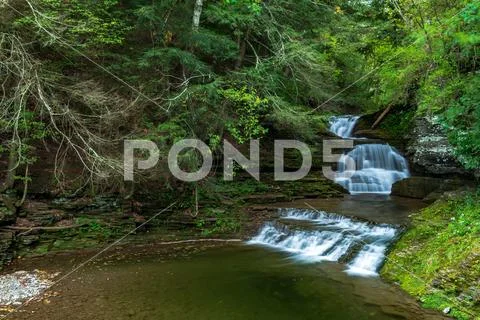 Robert H. Treman State Park: Enfield Falls Stock Photos