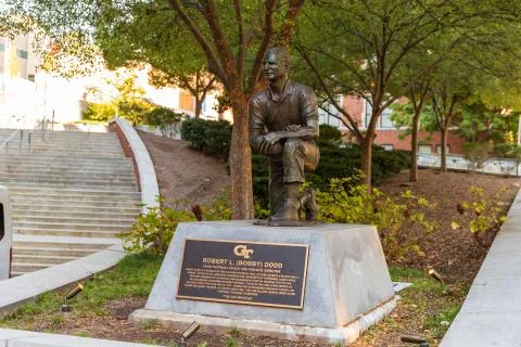 Robert L (Bobby) Dodd statue at Georgia Tech, Bobby Dodd is a member of the C Stock Photos