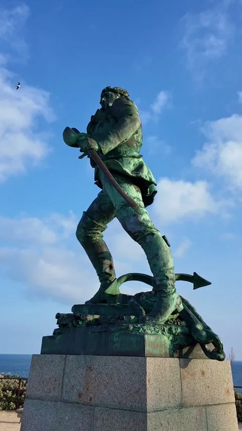 Robert Surcouf corsair statue in Saint-Malo, France. Vertical format, copy space Stock Footage 333841526