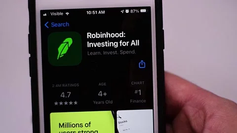 Robinhood app being installed deleted on phone 動画素材 147465202
