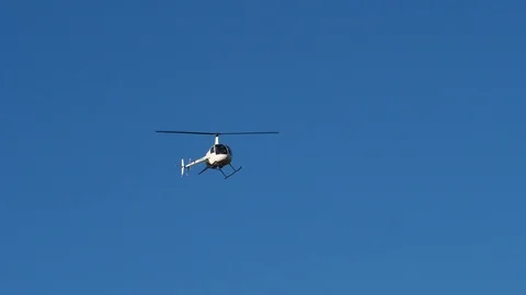 Robinson R22 Beta II single-engine light utility helicopter approaching 스톡 동영상 87573525
