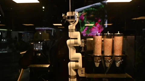 A Robo hand, also known as a robot chef Video stock 252107120