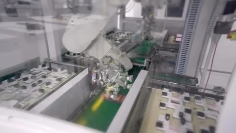 Robot arm on automated electronics assembly line Видео 347981344
