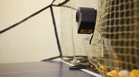 Robot for automatic serving tennis of balls on a tennis table Video stock 61771962