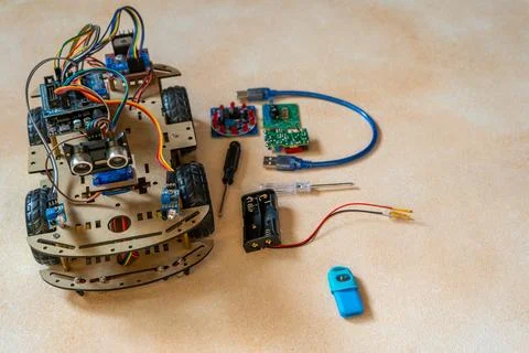 Robot Car components. Educational electronics project for STEM learning and.. 스톡 사진