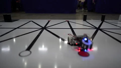 Robot car running on board for competition 스톡 동영상 140032525