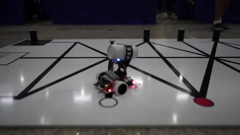Robot car running on board for competition 스톡 동영상 140032878