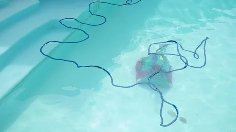 Robot cleaning swimming pool Video stock 113805435