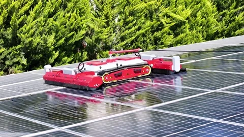 Robot cleans solar panels - 4k drone footage of robot cleaning solar panels Video stock 310228369