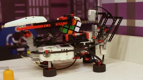 The robot itself quickly collects a cube of rubik. Modern robotic technologies Stock Footage 86284169