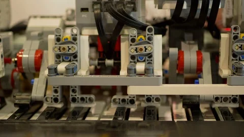 Robot play piano, machine learning, artificial Intelligence 库存影片 105028771