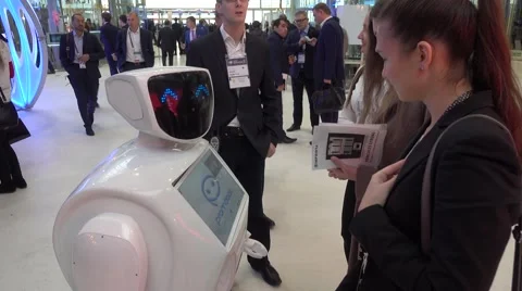 Robot promoter greets visitors at Open Innovations 2016 forum in new building Vídeos de archivo 68978138