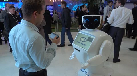 Robot promoter greets visitors at Open Innovations 2016 forum in new building Vídeos de archivo 68978198