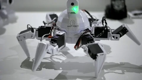 Robot spider dancing close up Stock Footage