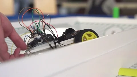 Robot stuck on a way through a desk with an obstacles at a robot competitions 스톡 동영상 81215221