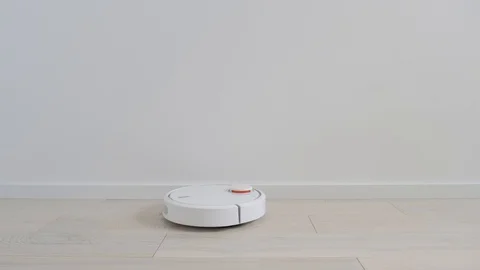 Robot vacuum cleaner moves. Smart home technology Vídeo Stock 129849404