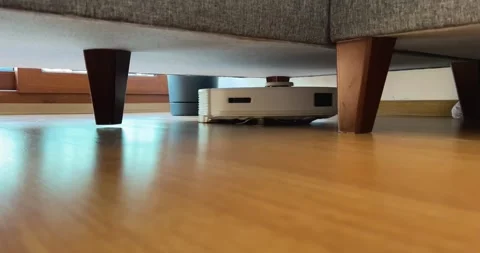 Robot vacuum crossing carpet edge Видео 315538217