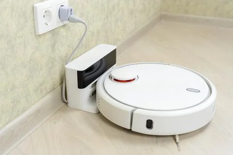Robot wireless vacuum cleaner working on the floor Stock-Fotos