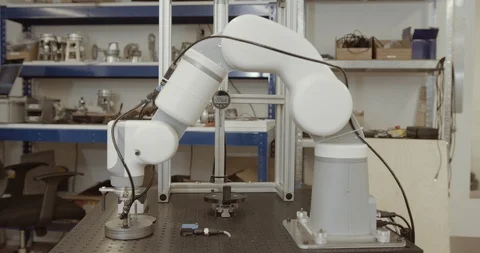Robotic arm doing repetitive task Stock Footage 121683489