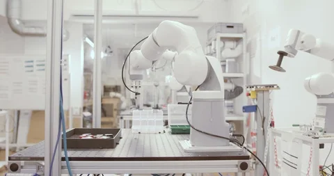Robotic arm doing repetitive task Stock Footage 121706024
