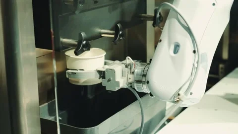 Robotic arm operating coffee machine in commercial cafe environment Vídeos de archivo 342603686