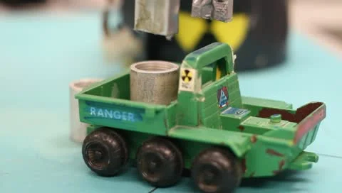 Robotic arm picking up pipe Vídeo Stock 10718233