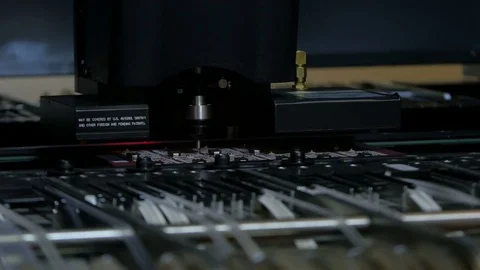 Robotic device assembling micro elements at PCB by Pakito. Vidéo 71257315