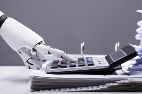Robotic Hand Using Calculator In Office Stockfoto's