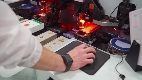 Robotic machine for installing chips, semiconductor transistors on microcircuit Video stock 315761302