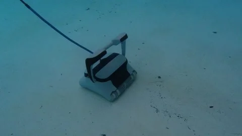 Robotic Pool Cleaner at work Vídeos de archivo 140480728